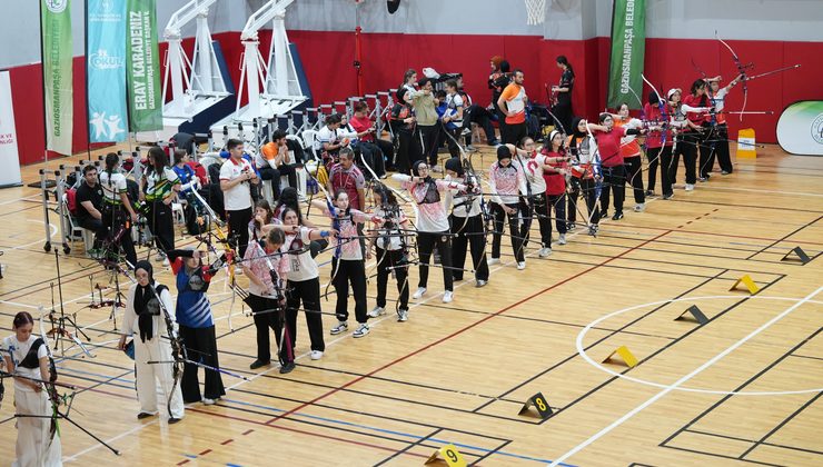 GAZİOSMANPAŞA’DA CUMHURİYET’İN 103. YILINA ÖZEL OKÇULUK TURNUVASI